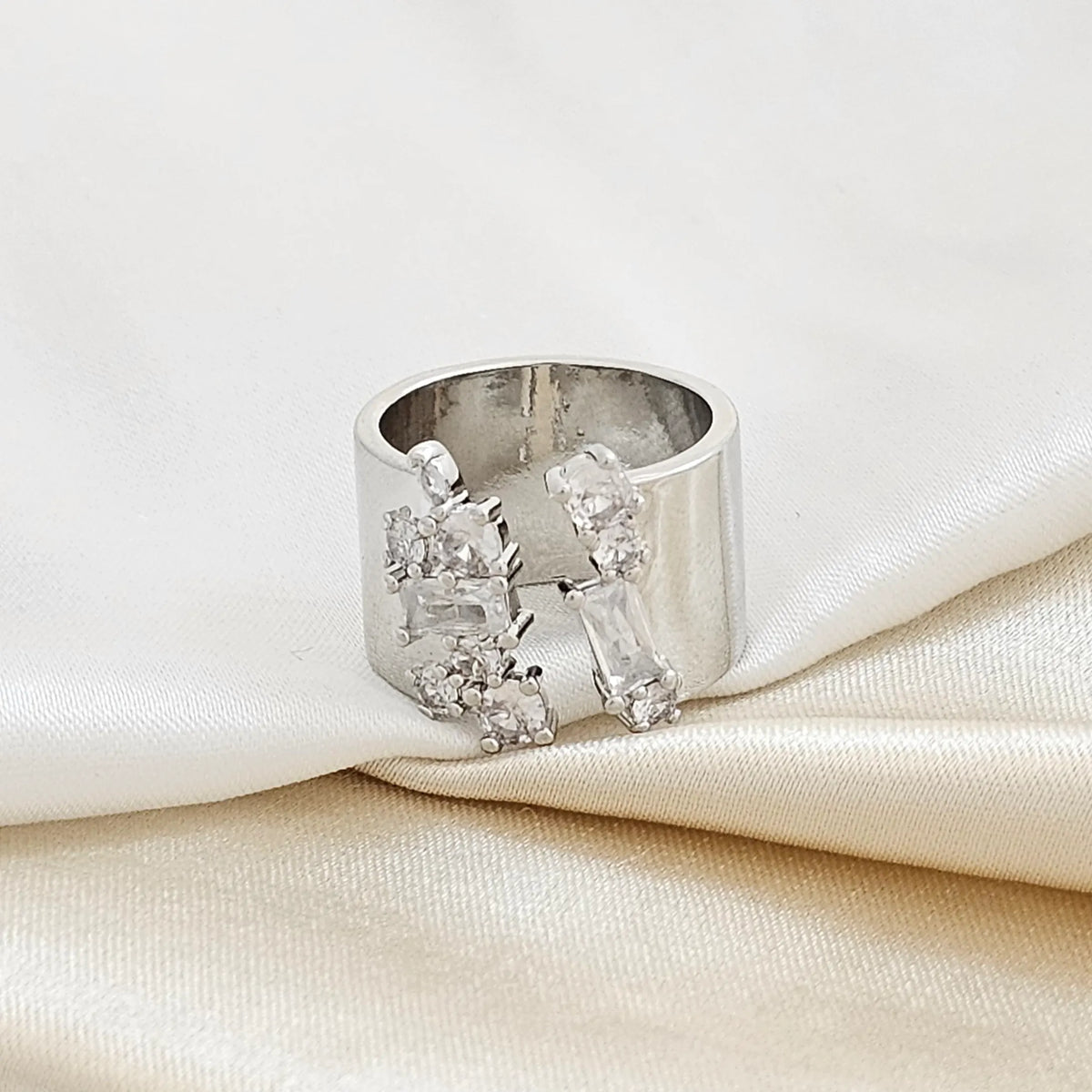 Anillo Grueso Circones De Figuras Plateado Rf K4145