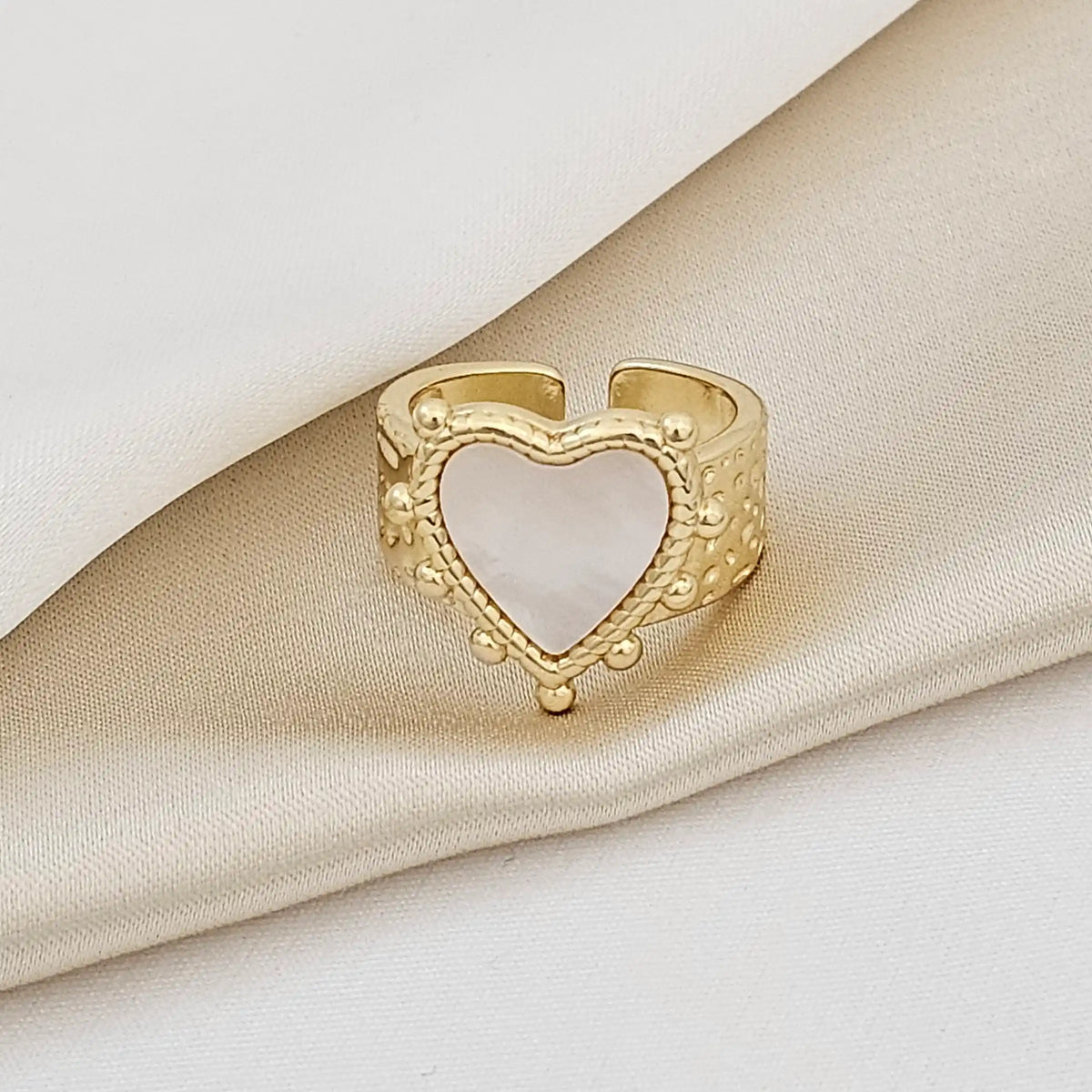 Anillo Grueso Corazon Con Nacar Y Balines Rf K5337