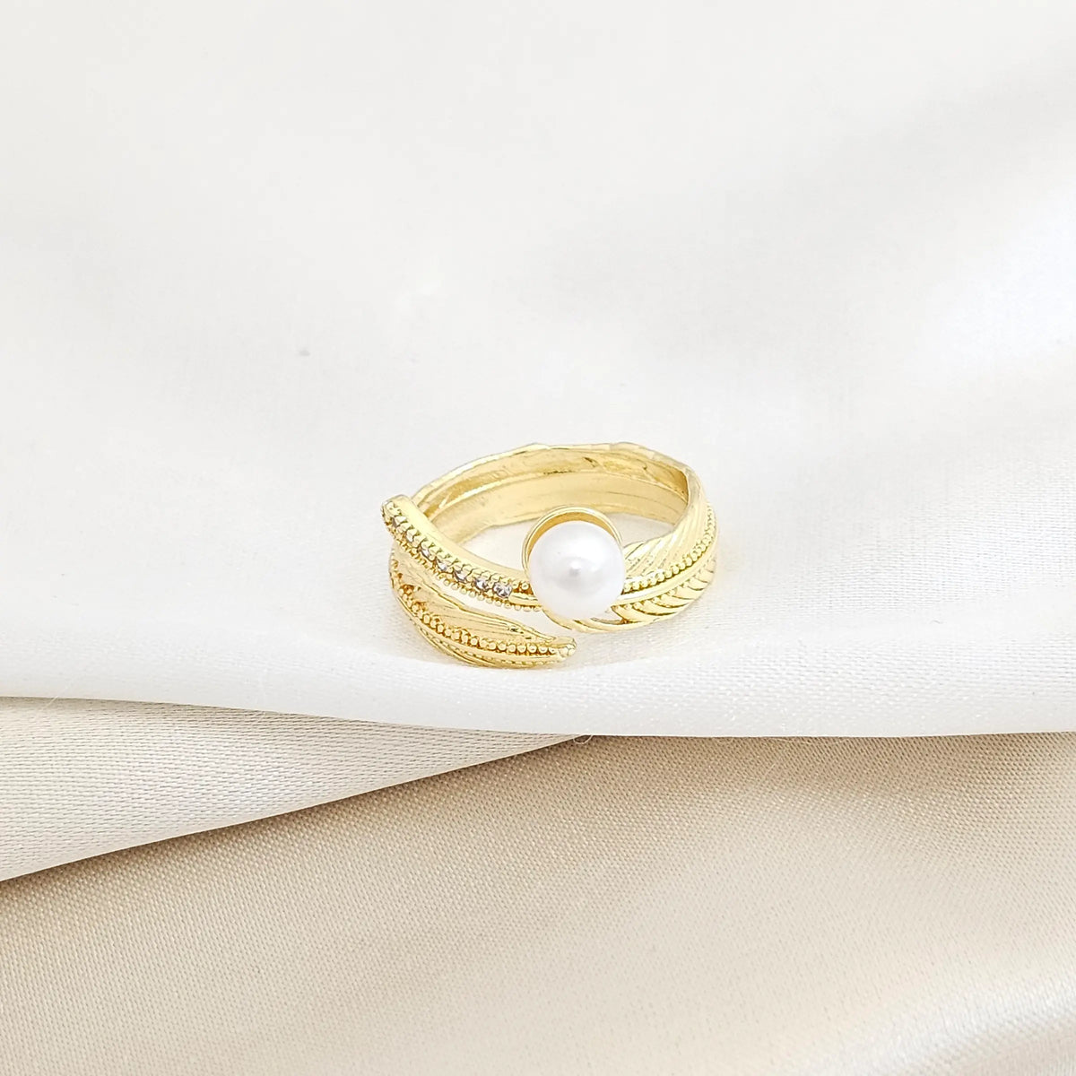 Anillo Hoja Dorado Con Perla Rf K7700