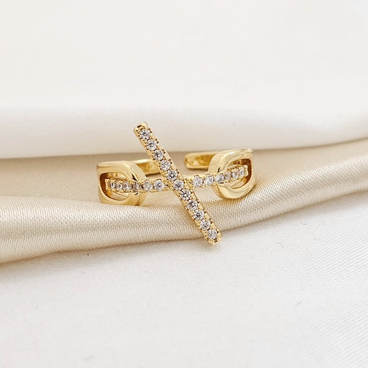 Anillo Linea Cruzada Circones Dorado Rf K3771