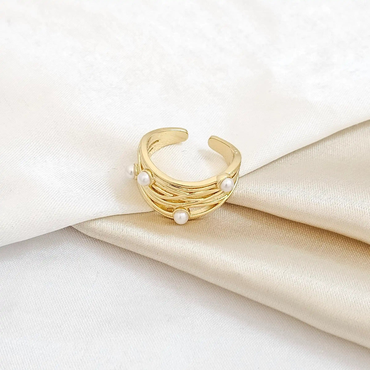 Anillo Lineas Cruzadas Dorado Con Perlas Rf K5022