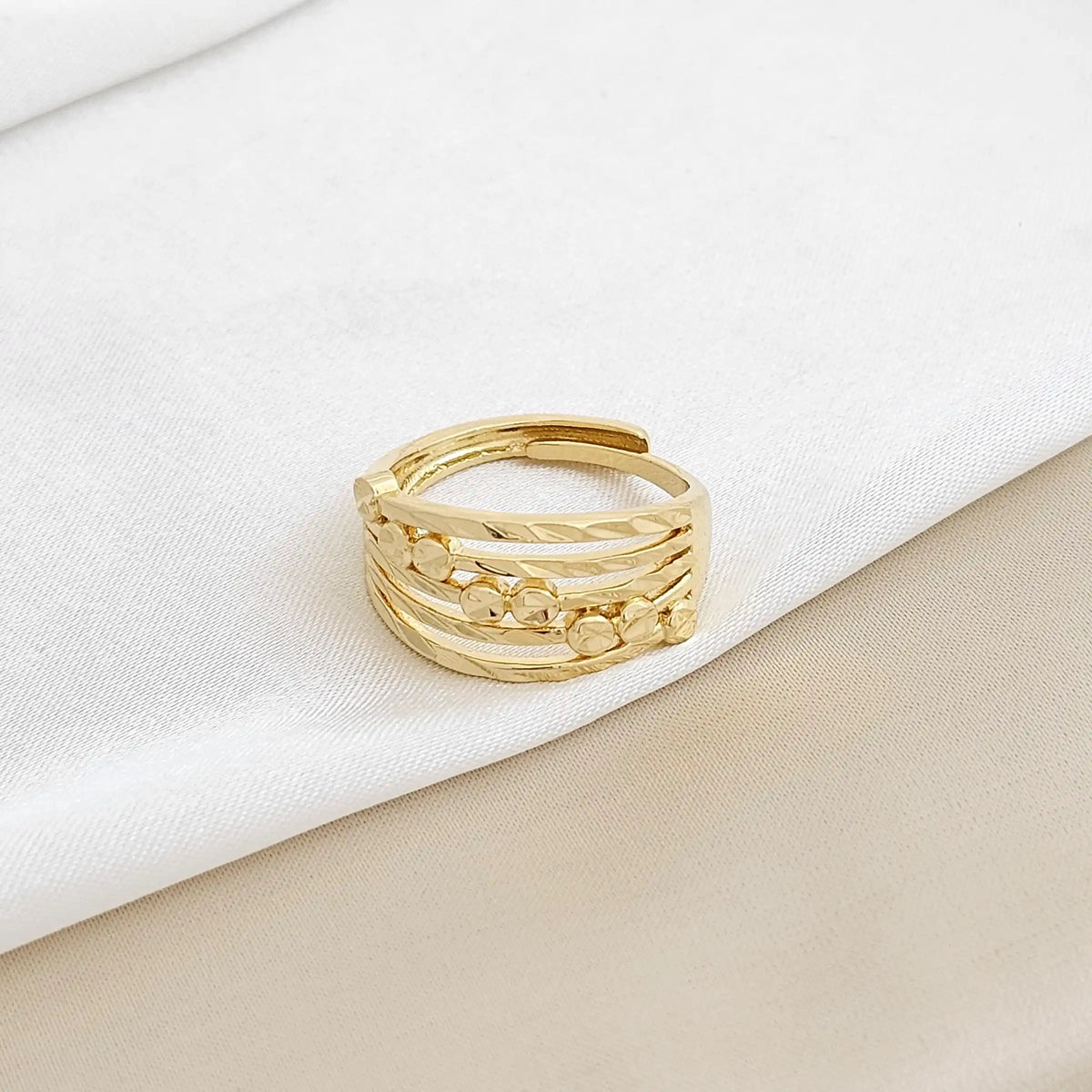 Anillo Lineas Y Rombo Diamantado Dorado Rf K3235