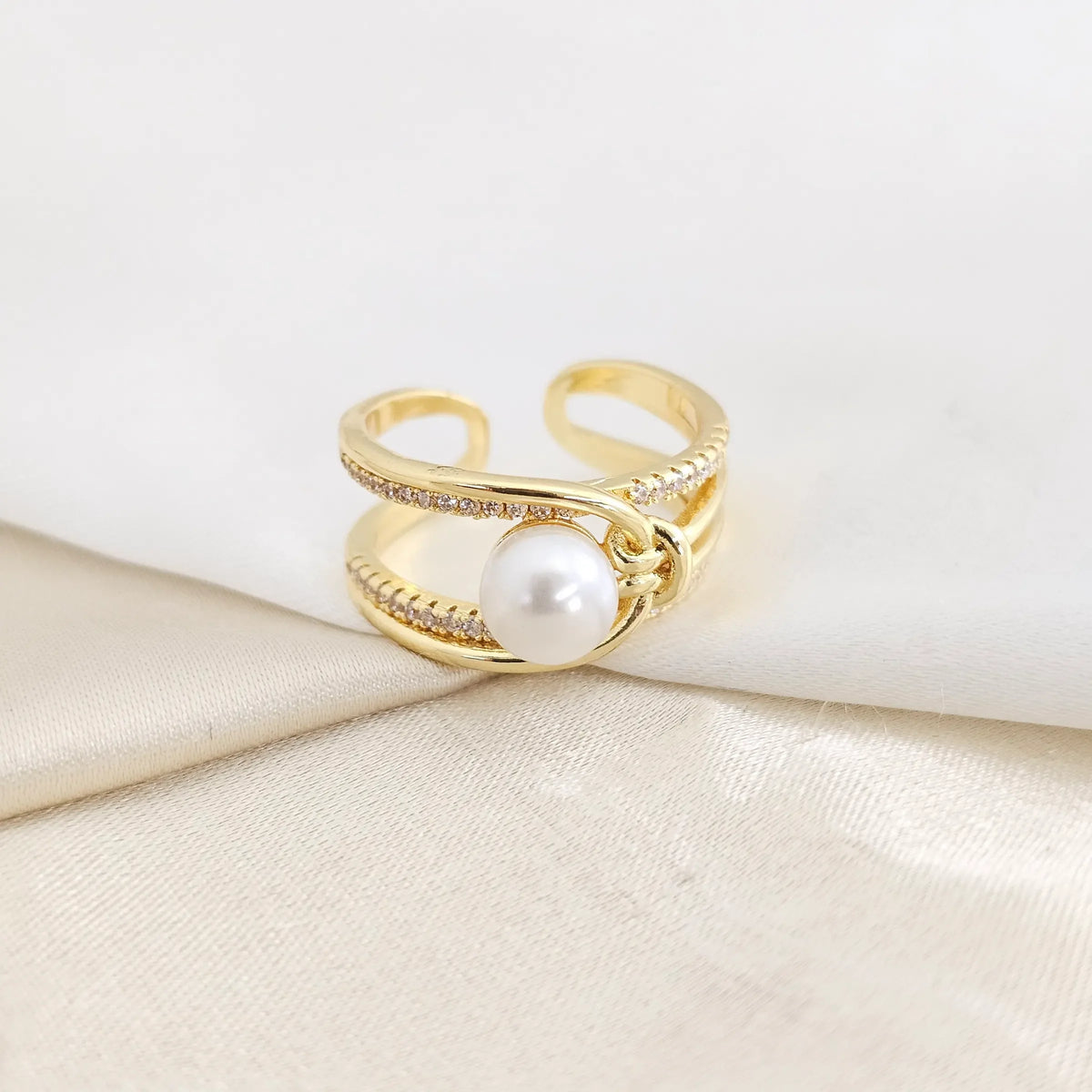 Anillo Nudo Dorado Con Perla Y Circones Rf K7813