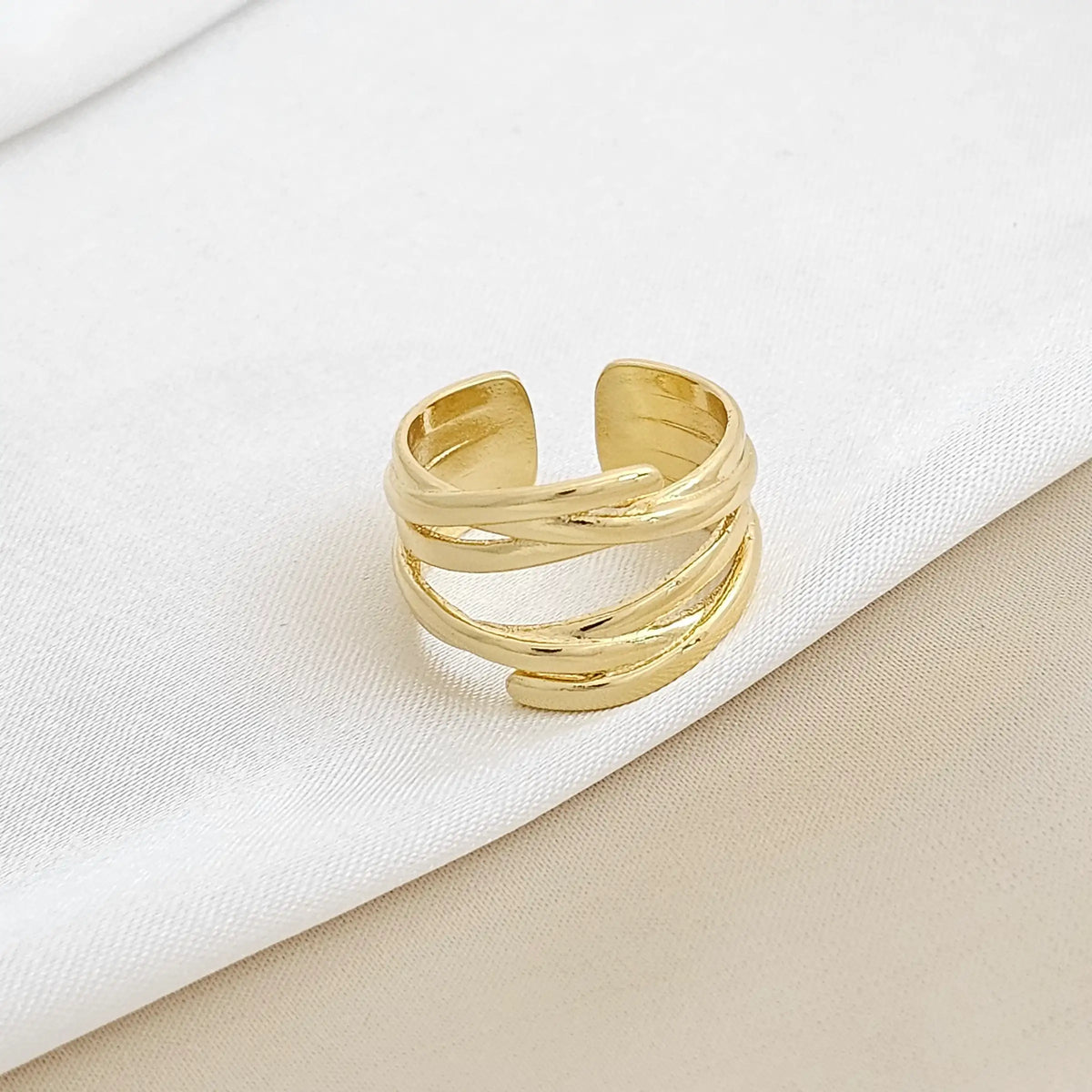 Anillo Three Lineas Dorado Rf K3237