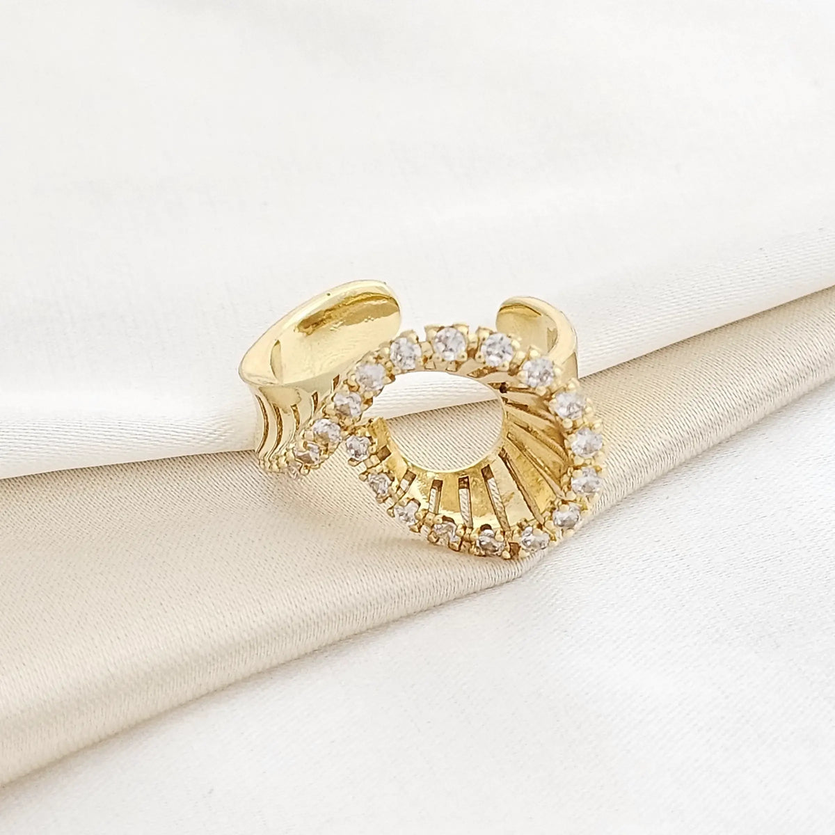Anillo Tornado Con Circones Dorado Rf K3557