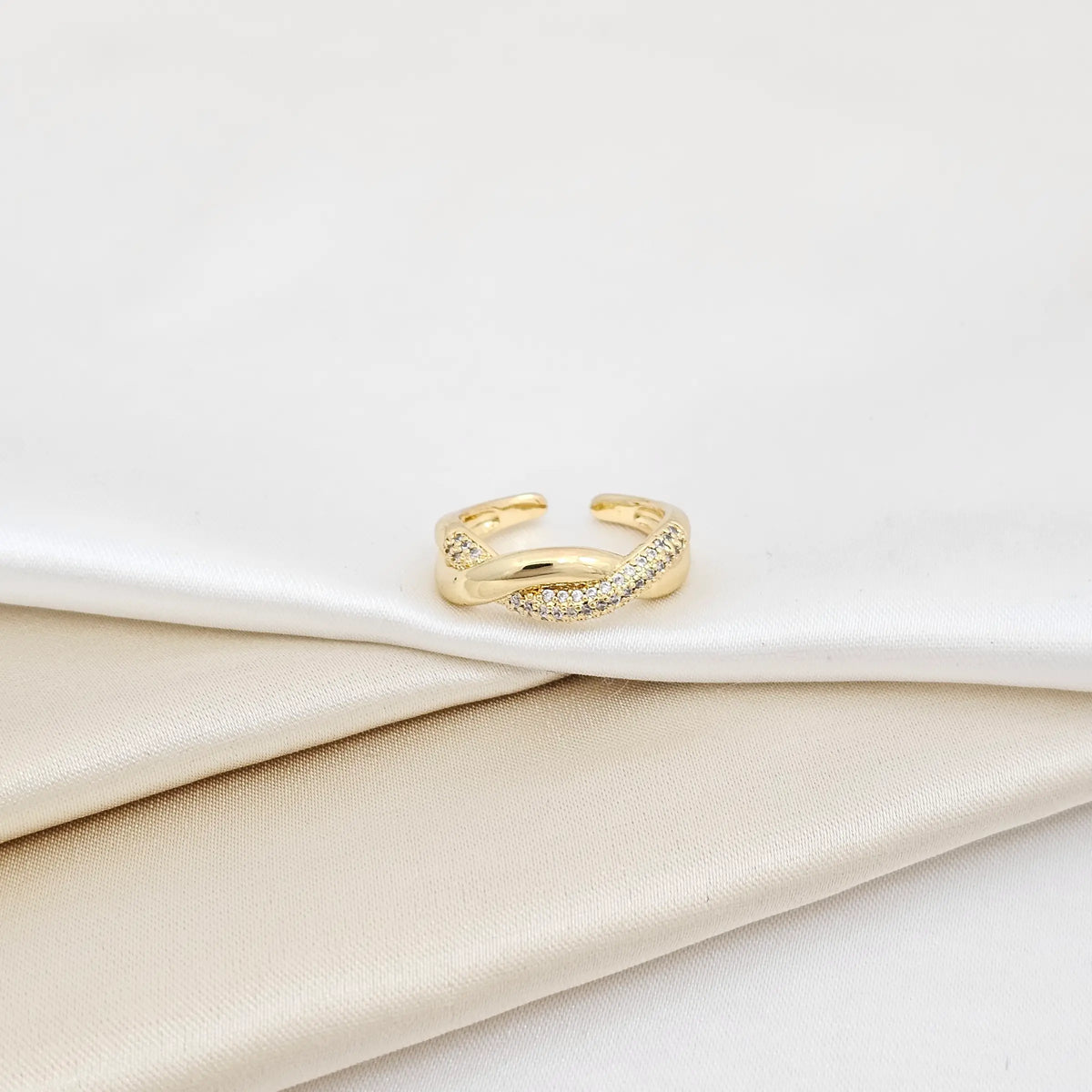 Anillo Trenza Lisa Y Con Circones Dorado Rf K6998