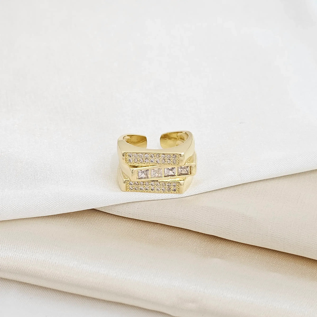 Anillo Tres Lineas Circones Cuadrados Dorado Rf K5688