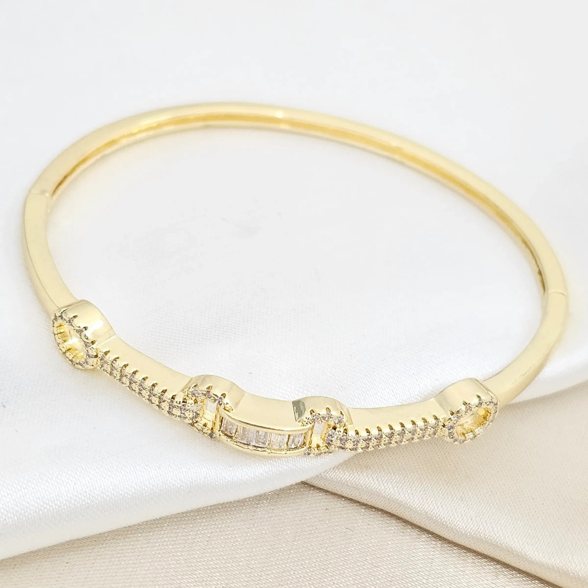 Brazalete Aros Dorado Con Circones Cristal Rf K6594