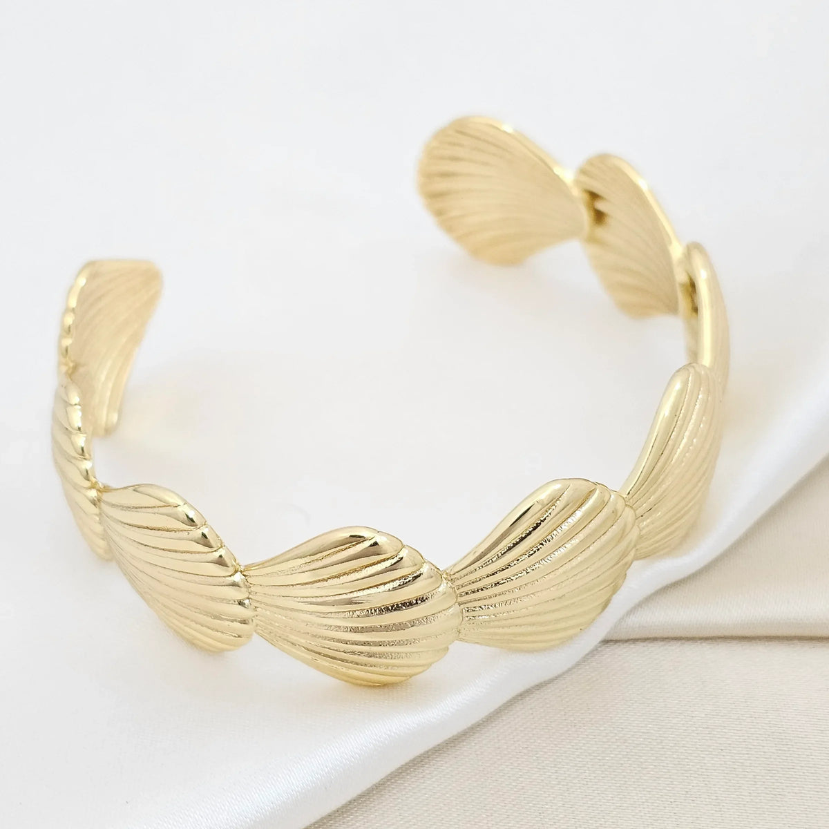 Brazalete Conchas Dorado Rf K6531