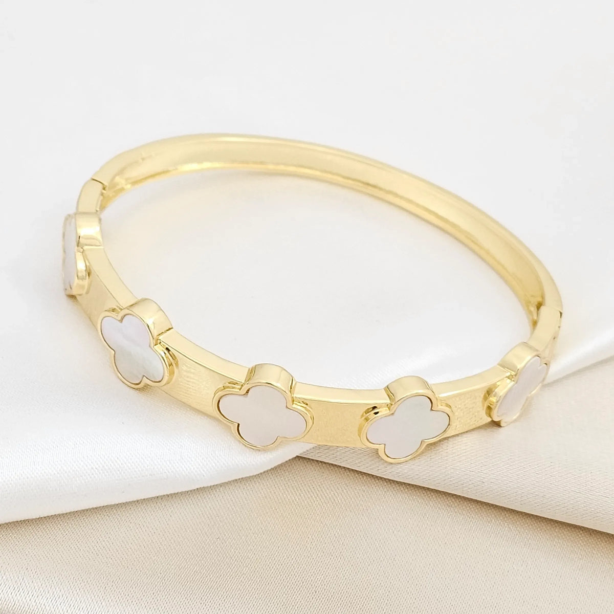 Brazalete Dorado Cinco Trebol Blanco Rf K6319