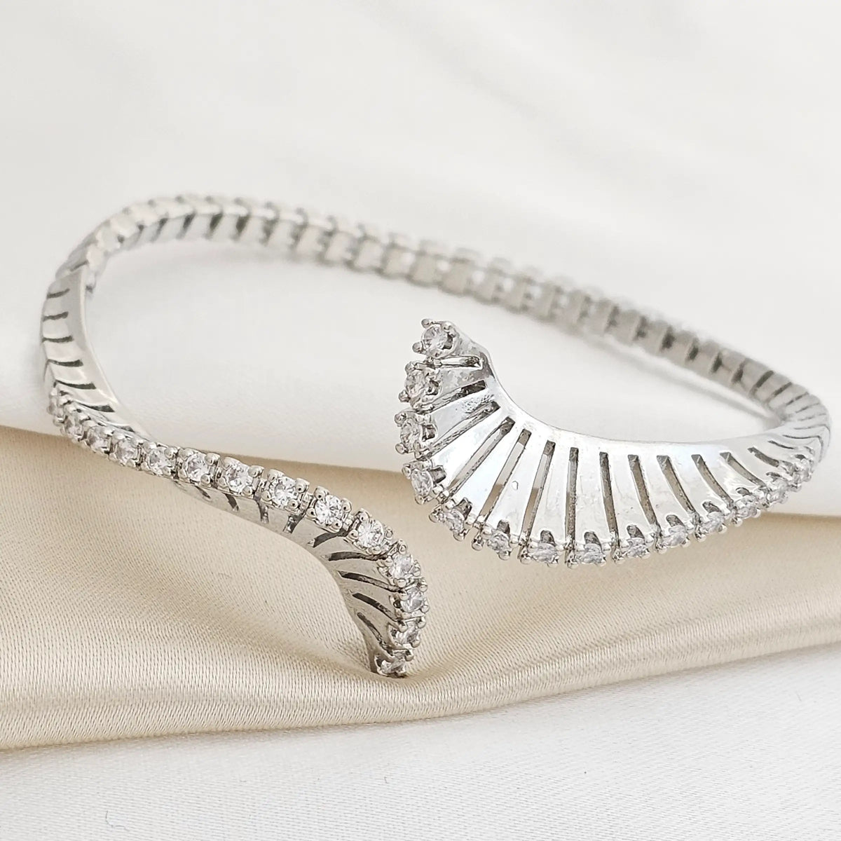 Brazalete Espiral Circones Plateado Rf K3515