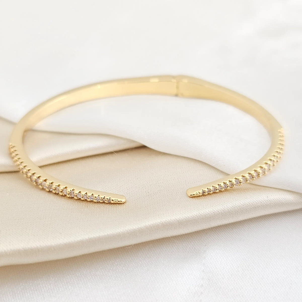 Brazalete Liso Y Con Circones Dorado Rf K7848