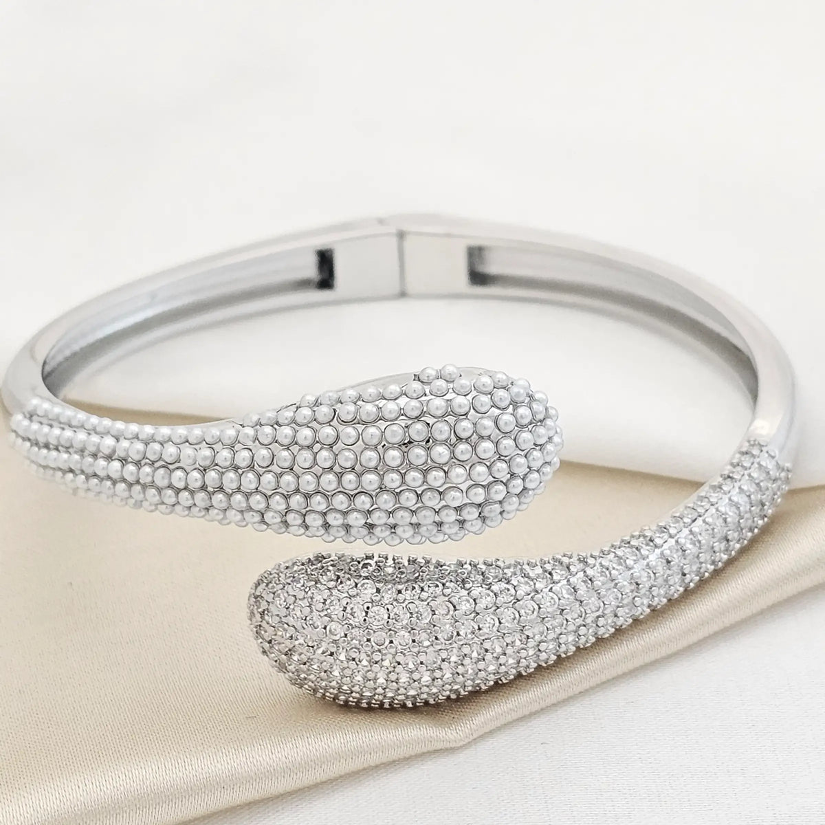 Brazalete Serpiente Perlas Y Circones Plateado Rf K7661
