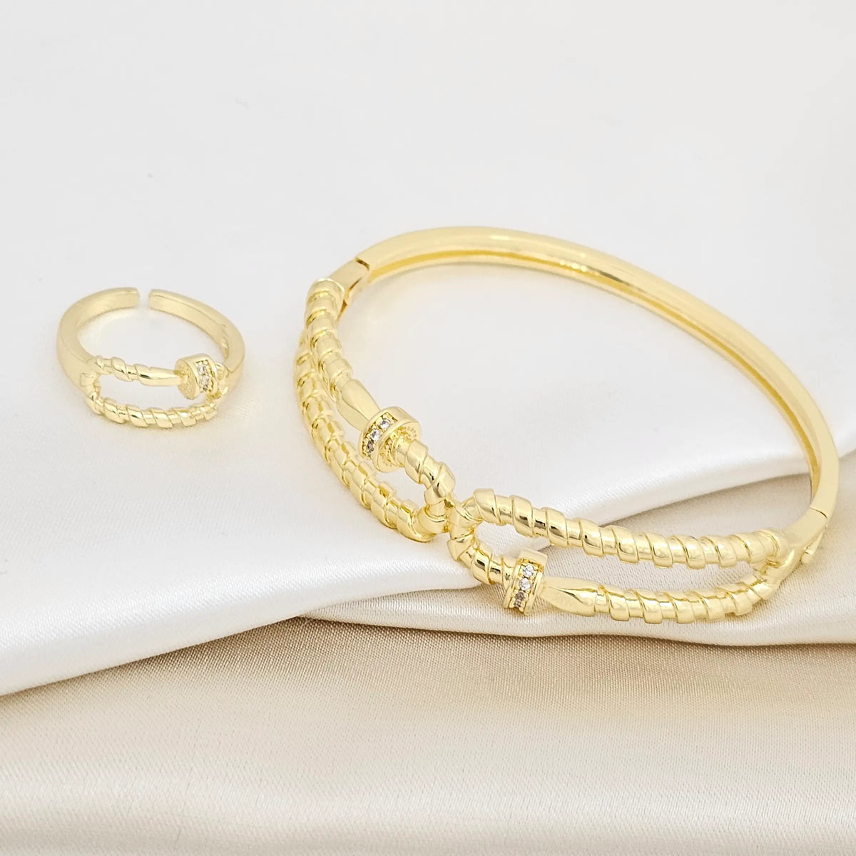 Brazalete Y Anillo Aros En Espiral Dorado Rf K6857