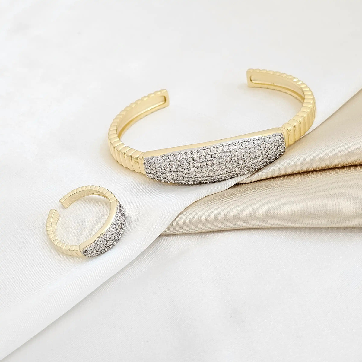 Brazalete Y Anillo Circones Brillantes Dorado Y Plateado Rf K5875