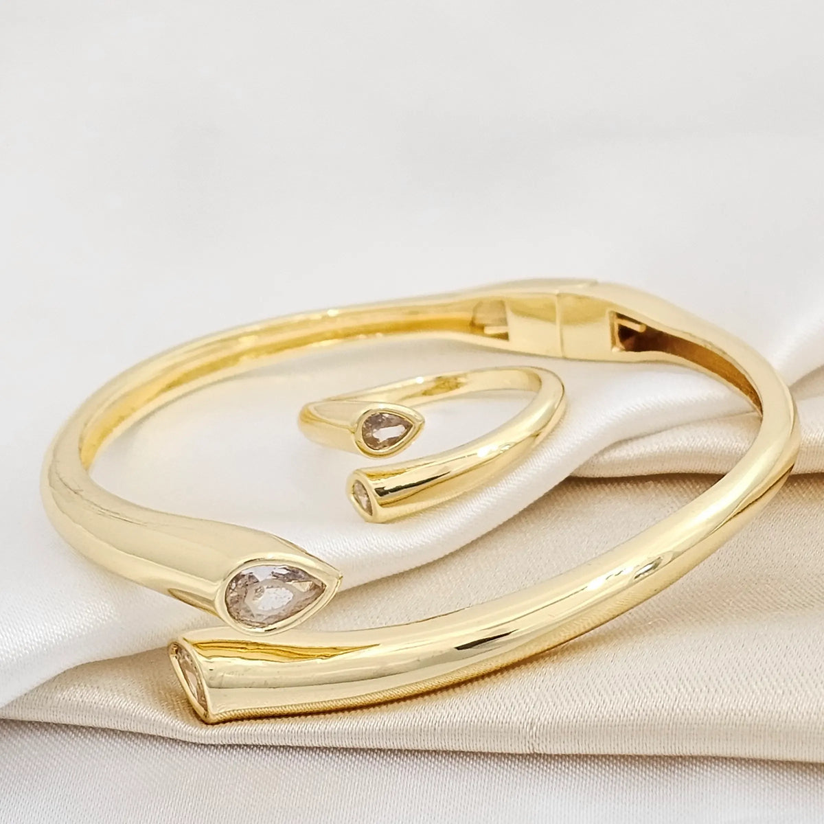 Brazalete Y Anillo Doble Circon Elegante Dorado Rf K4185