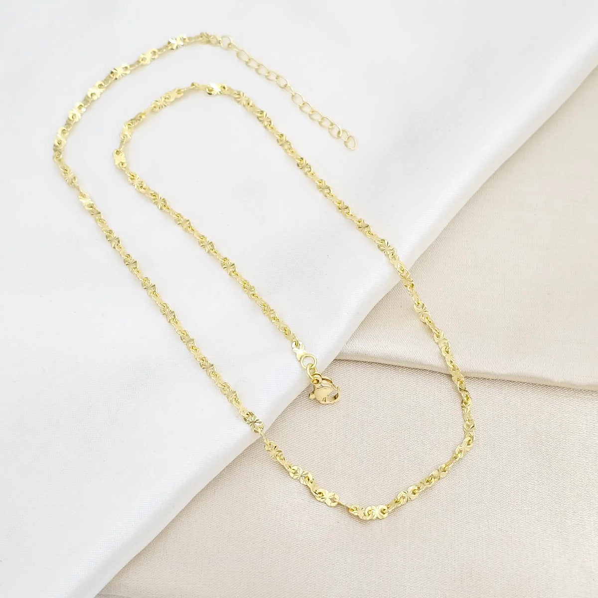 Cadena Destellos Pequeños Con Extensor Dorado Rf K6662