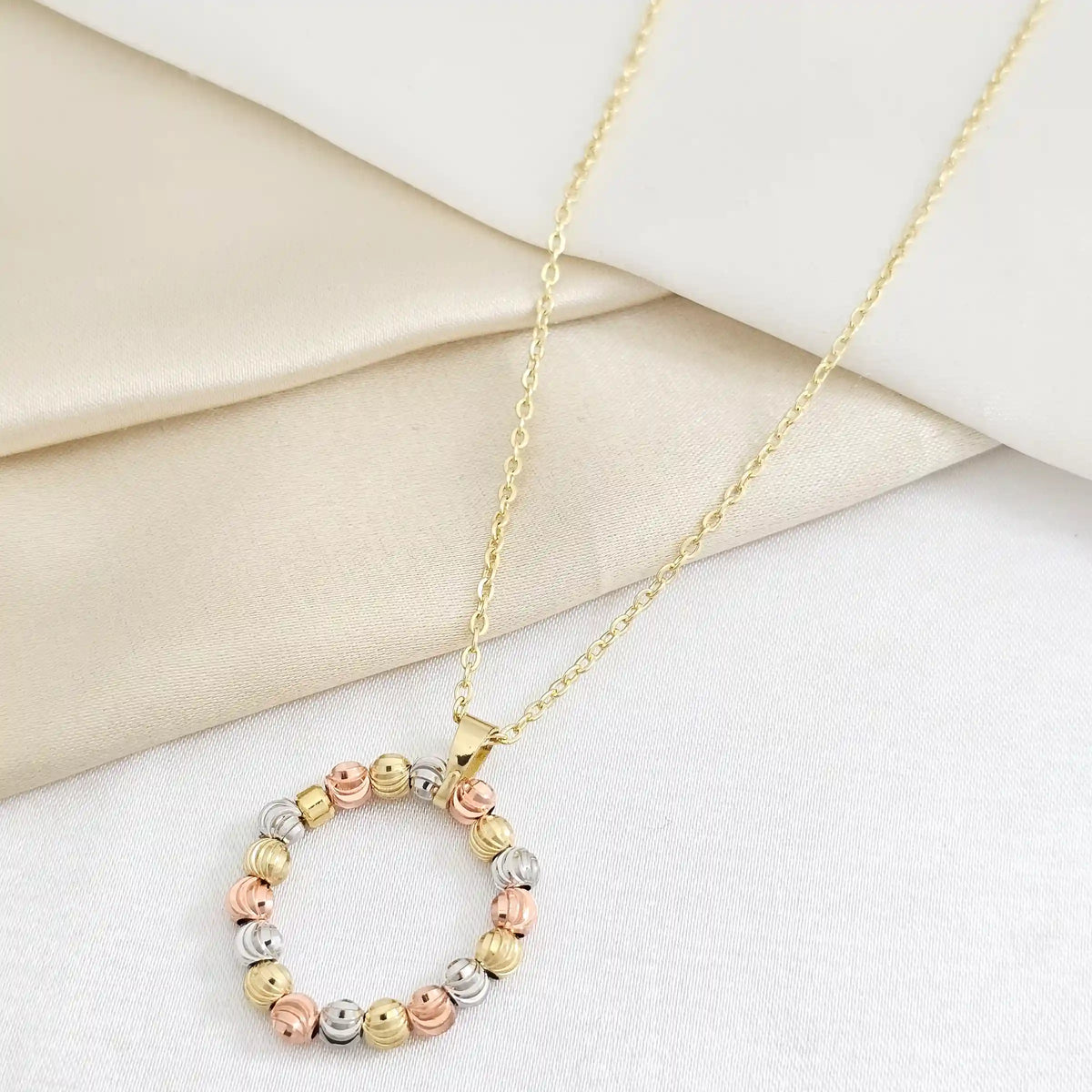 Cadena Mini Aros Dorado Con Dije Balines Tres Tonos Rf K7846