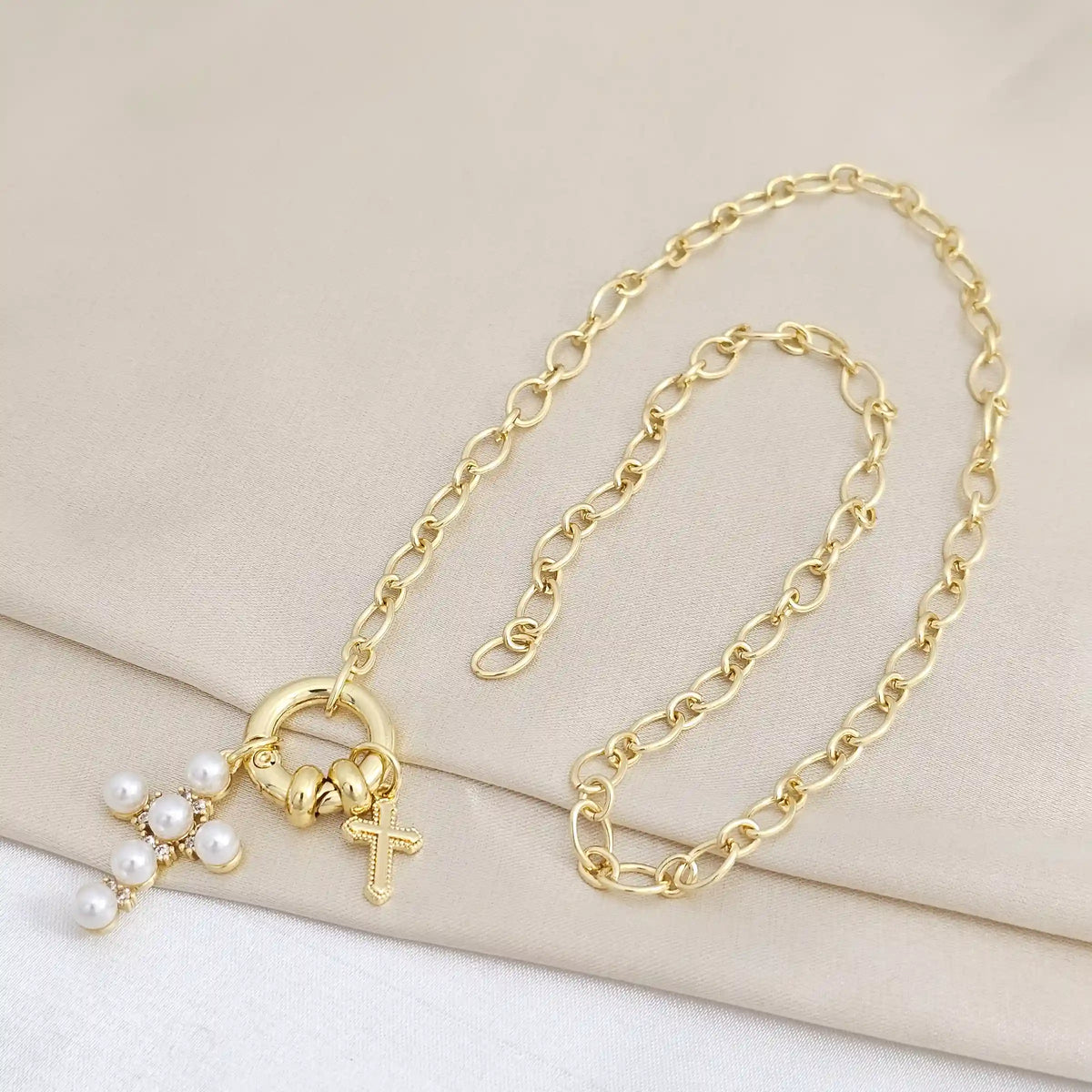 Cadena Ovalos Cruz Con Perlas Lisa Dorado Rf K8309