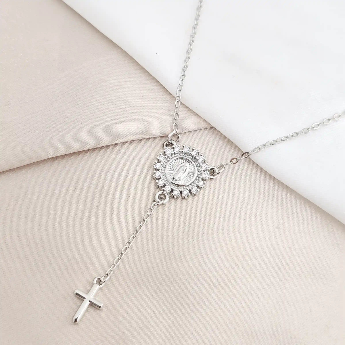 Cadena Virgen Guadalupe Cruz Y Circonias Cristal Plateado Rf K8219