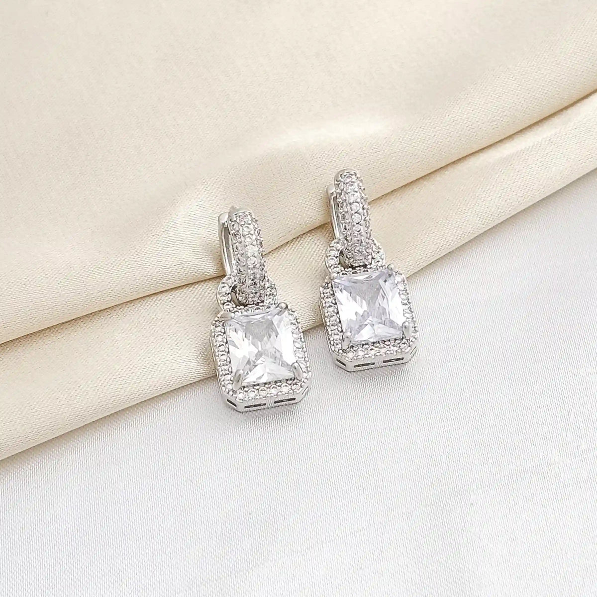 Candonga Circon Cristal Cuadrado Plateado Rf K8343
