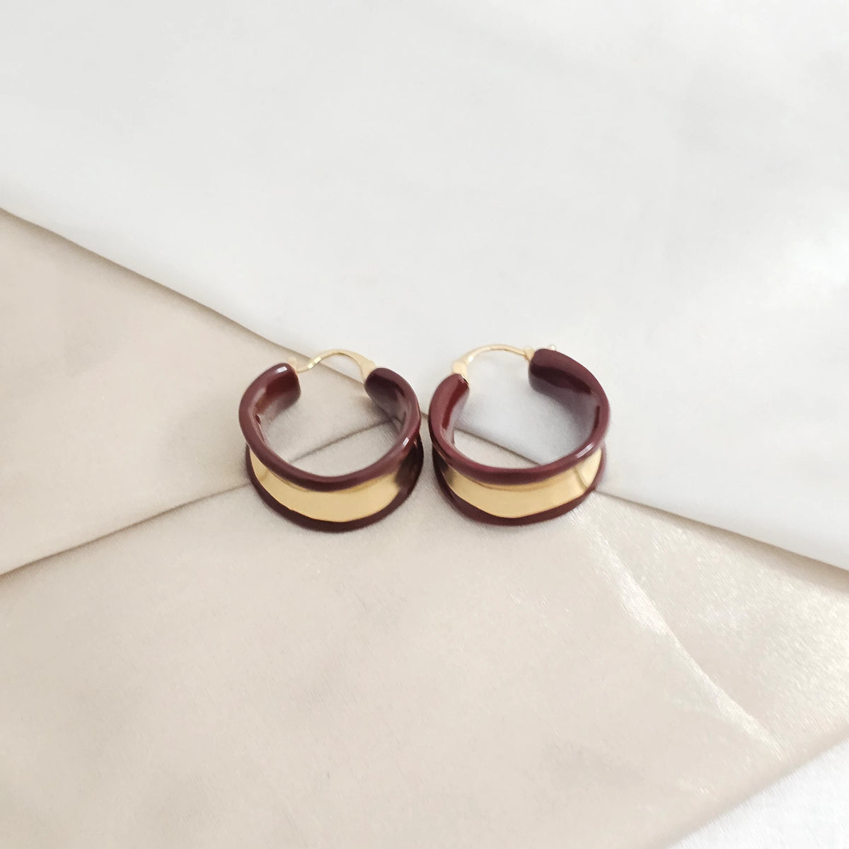 Candonga Elegante Circular Vinotinto Y Dorado Rf K8246