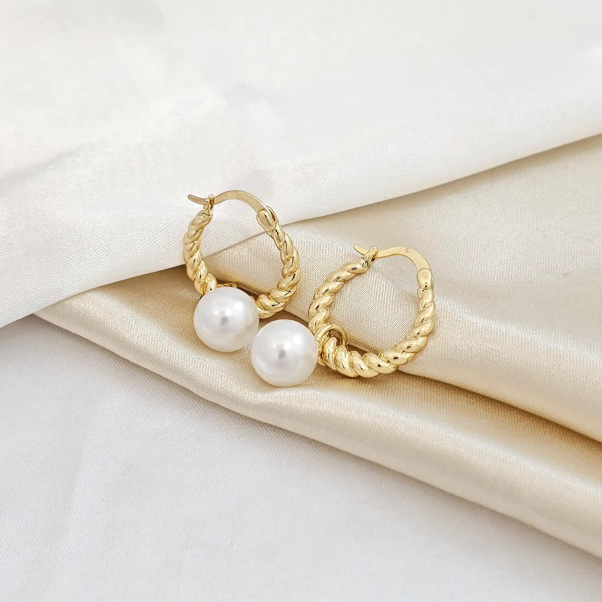 Candonga Enzalada Dorado Con Dije Perla Blanco Rf K4809