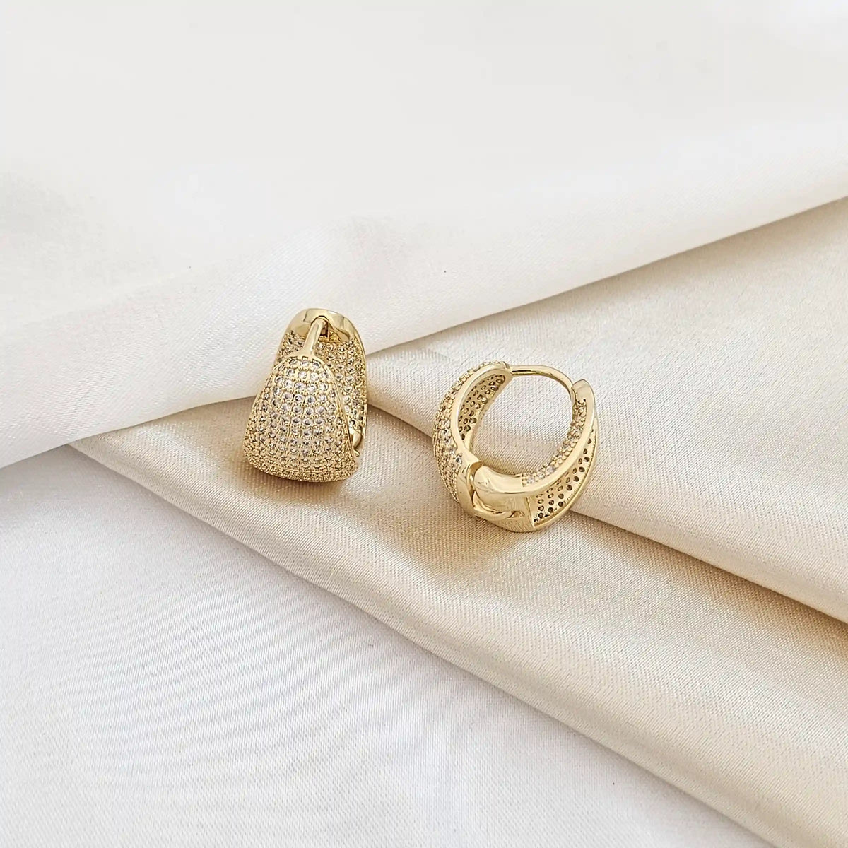Candonga Triangular Elegante Circones Dorado Rf K4722