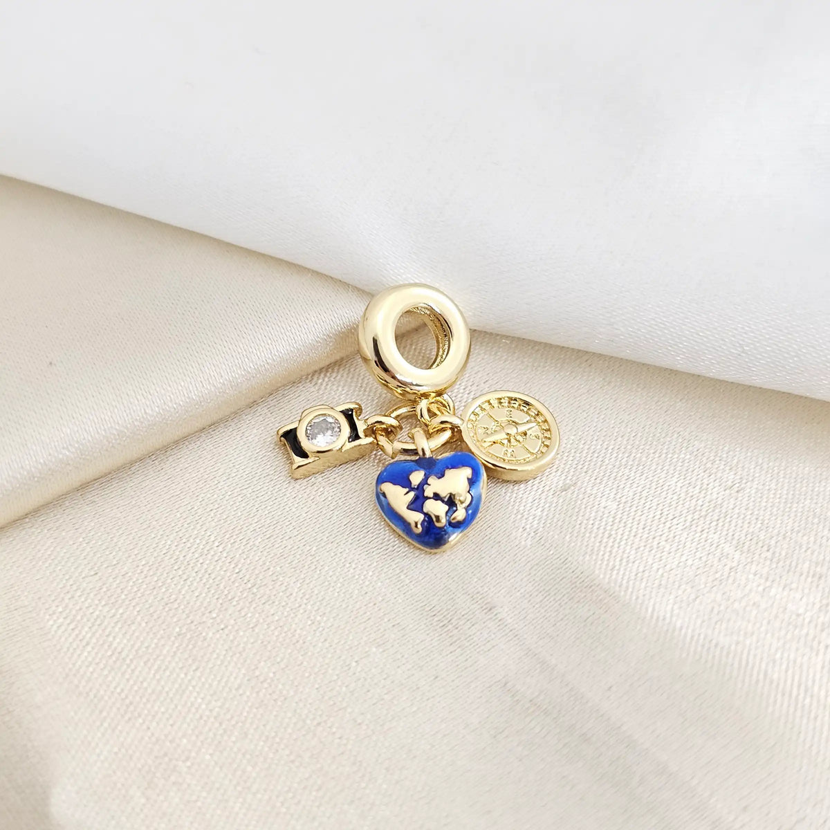 Charm Corazon Azul Camara Y Brujula Dorado Rf K7795
