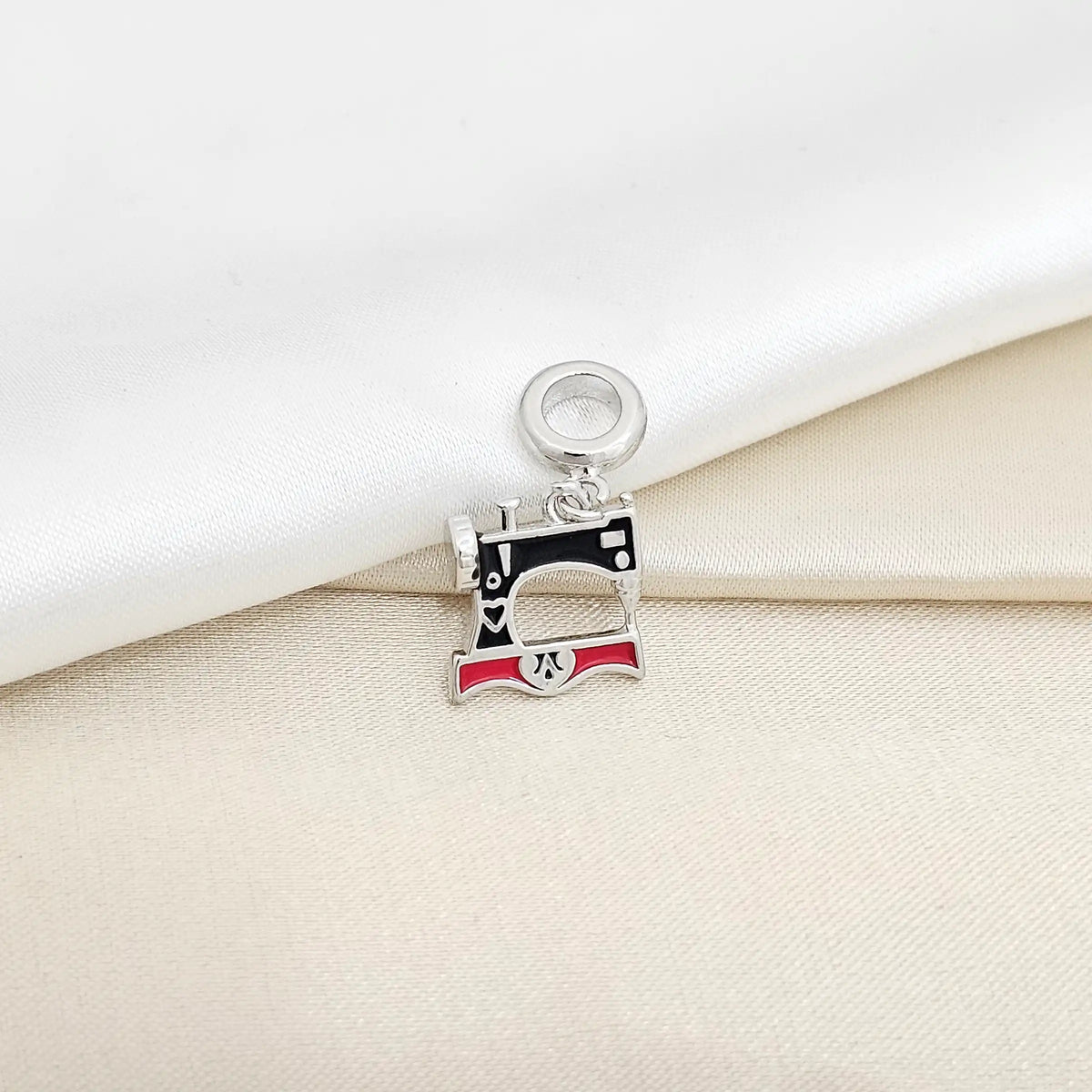 Charm Maquina De Cocer Plateado Negro Y Rojo Rf K6444