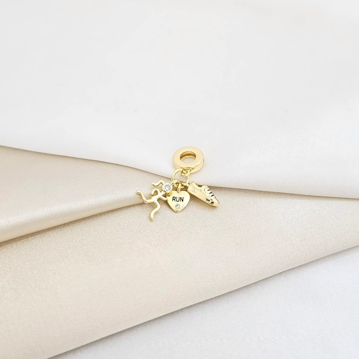 Charm Mujer Corazon Y Zapato Dorado Rf K7147