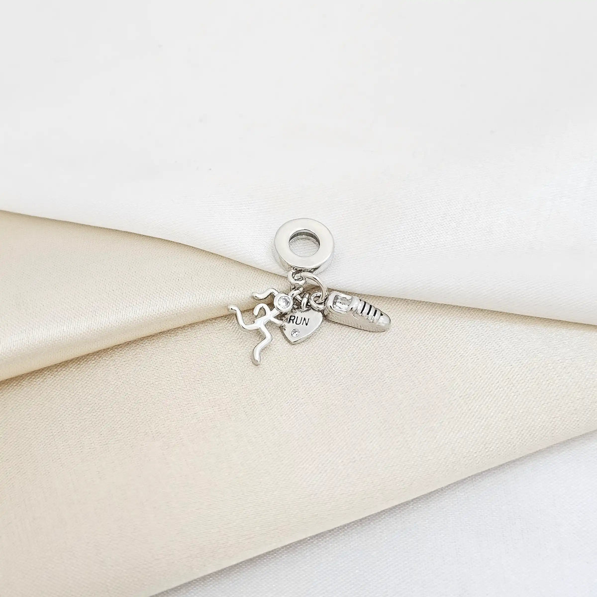 Charm Mujer Corazon Y Zapato Plateado Rf K7148