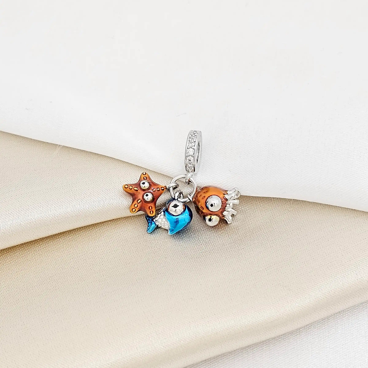 Charm Plateado Pulpo Y Estrella Naranja Pez Azul Rf K7287