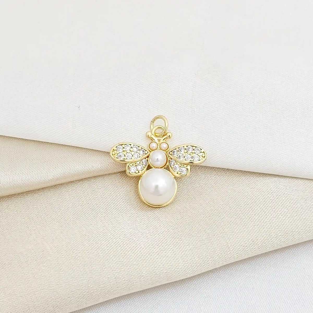 Dije Abeja Con Perlas Y Circones Dorado Rf K5944