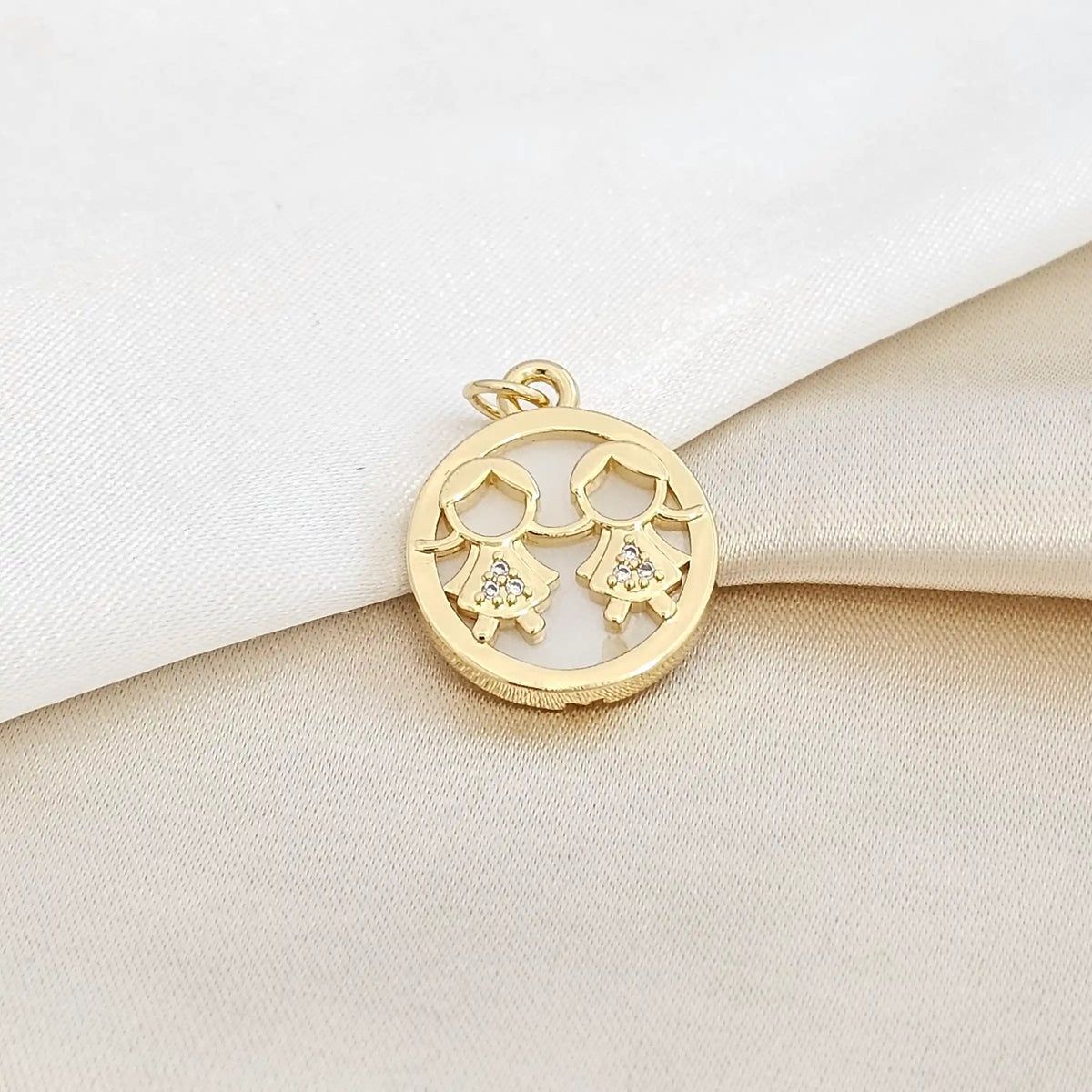 Dije Circulo Blanco Hermanas Dorado Rf K4513