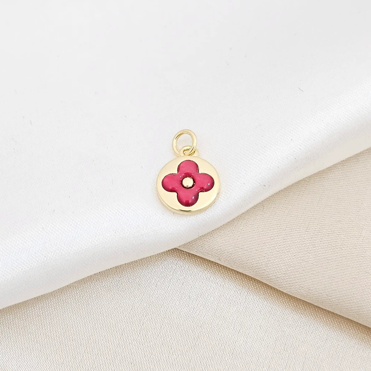 Dije Circulo Dorado Con Flor Roja Rf K6254