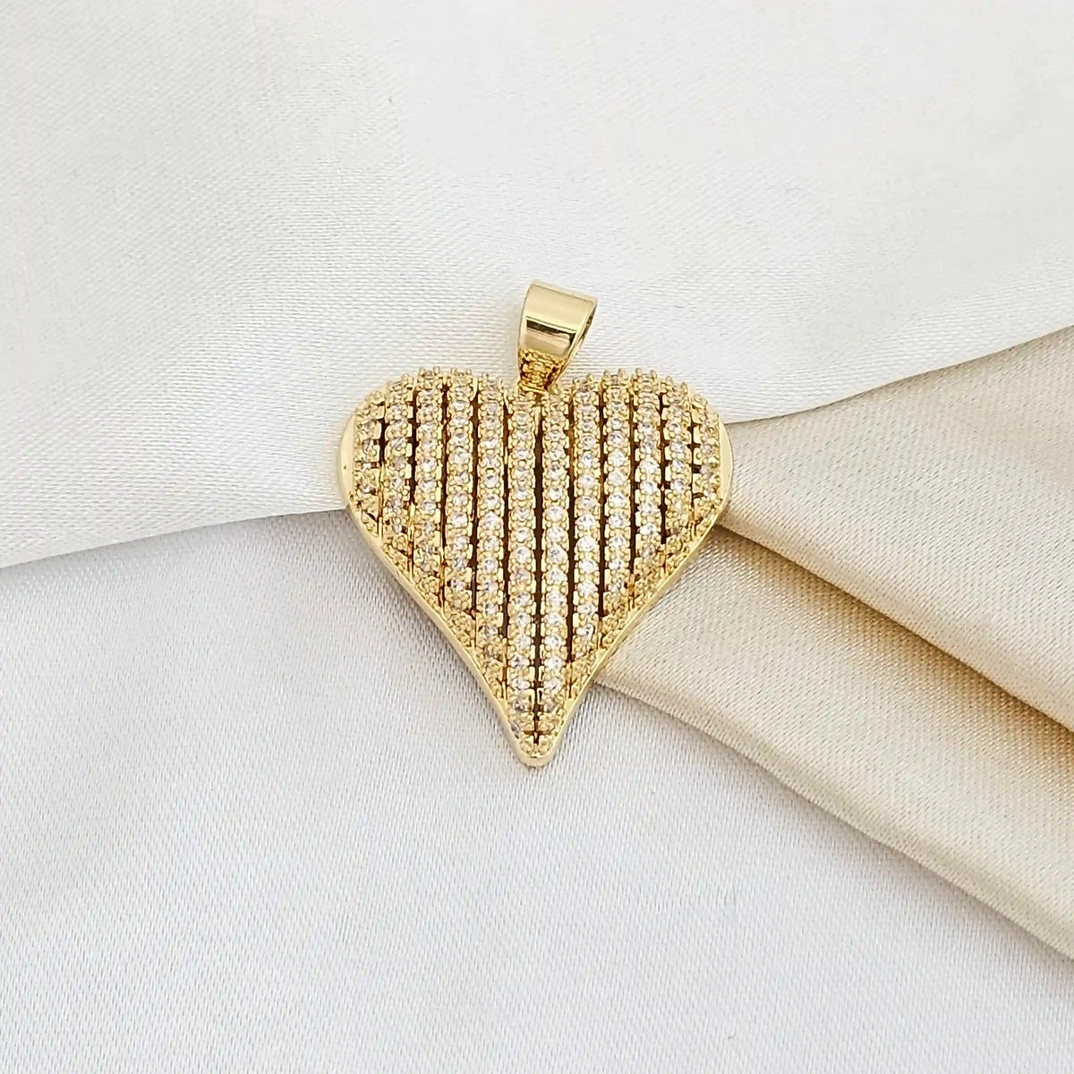 Dije Corazon Circones En Fila Dorado Rf K4607