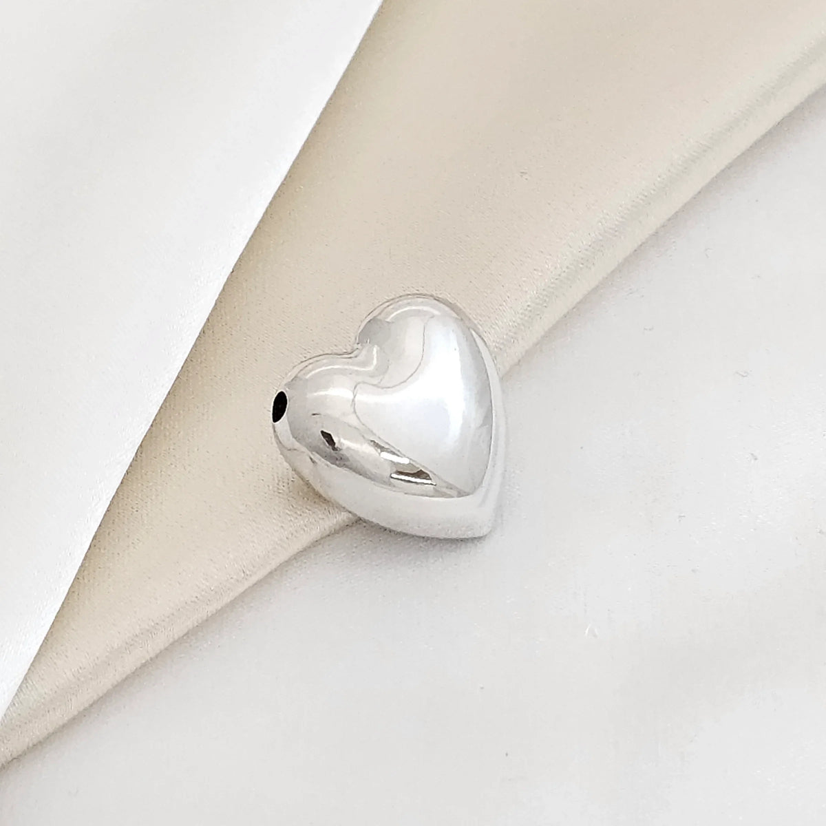Dije Corazon Liso Mediano Plateado Rf K2838