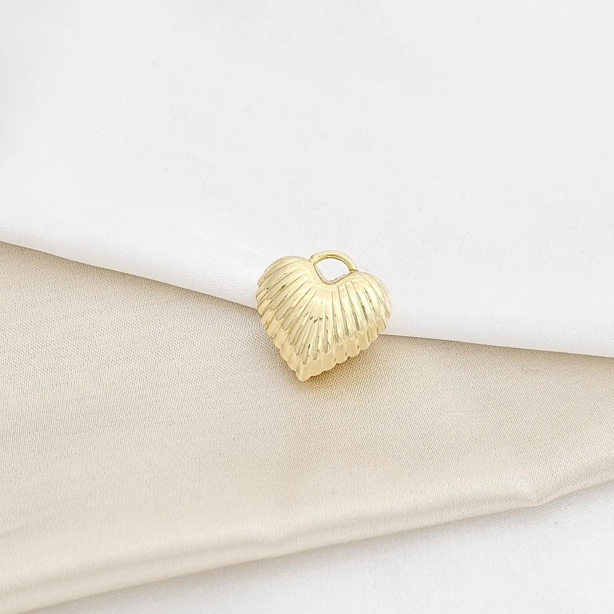 Dije Corazon Mediano Corrugado Dorado Rf K3618