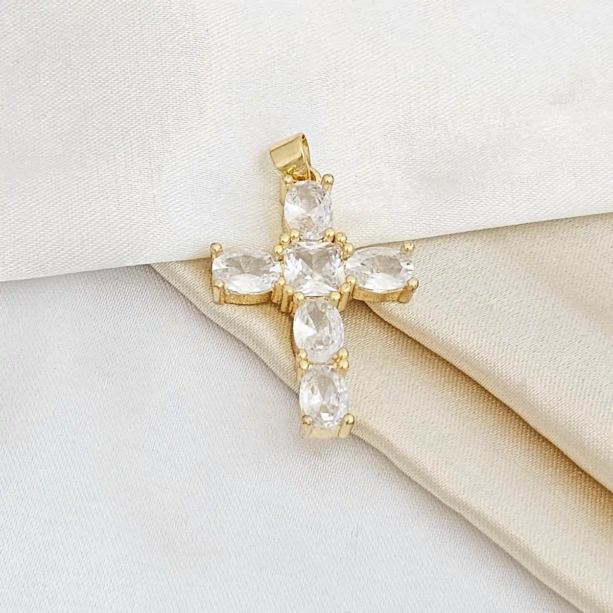 Dije Cruz 2,4 X 2,1Cm Con Circones Dorado Rf K4602