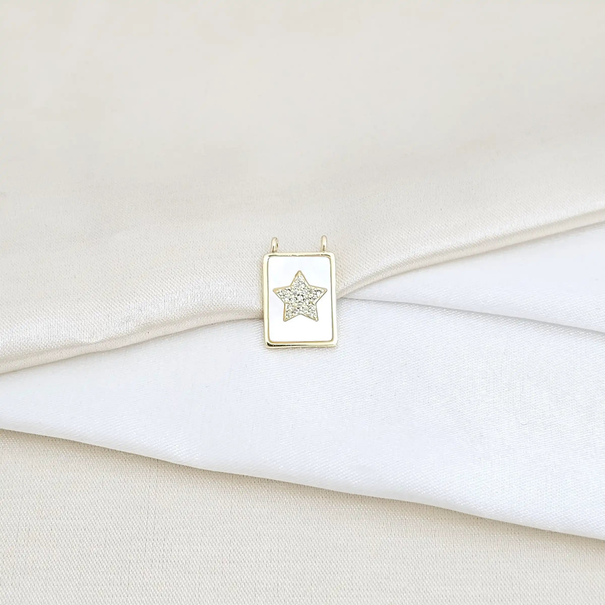 Dije Cuadro Nacar Con Estrella Circones Dorado Rf K5825