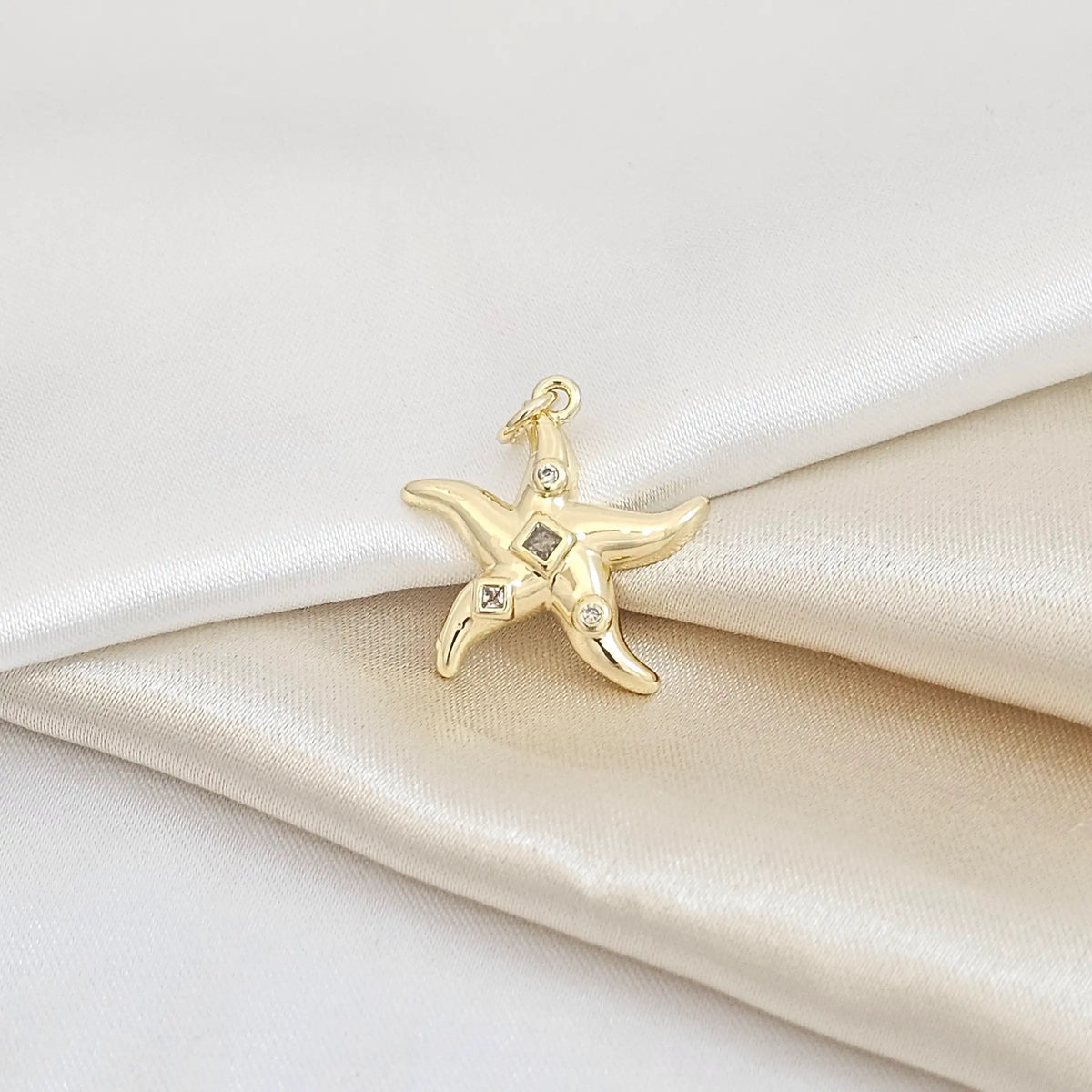 Dije Estrella De Mar Con Circones Dorado Rf K4904