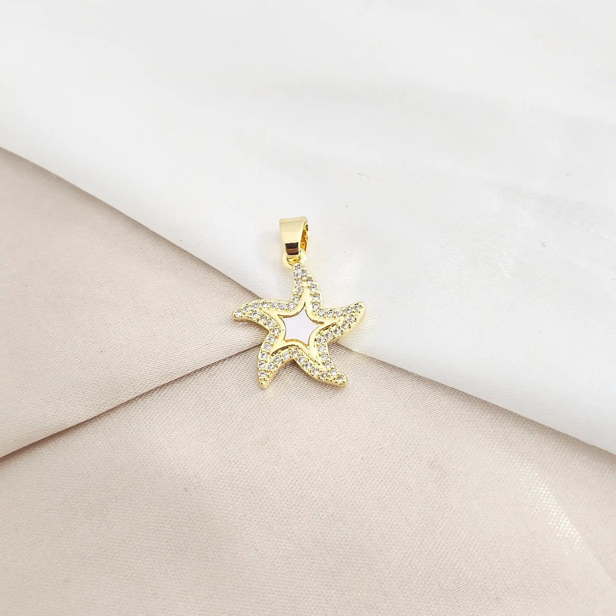 Dije Estrella Nacar Con Circones Cristal Dorado Rf K8194