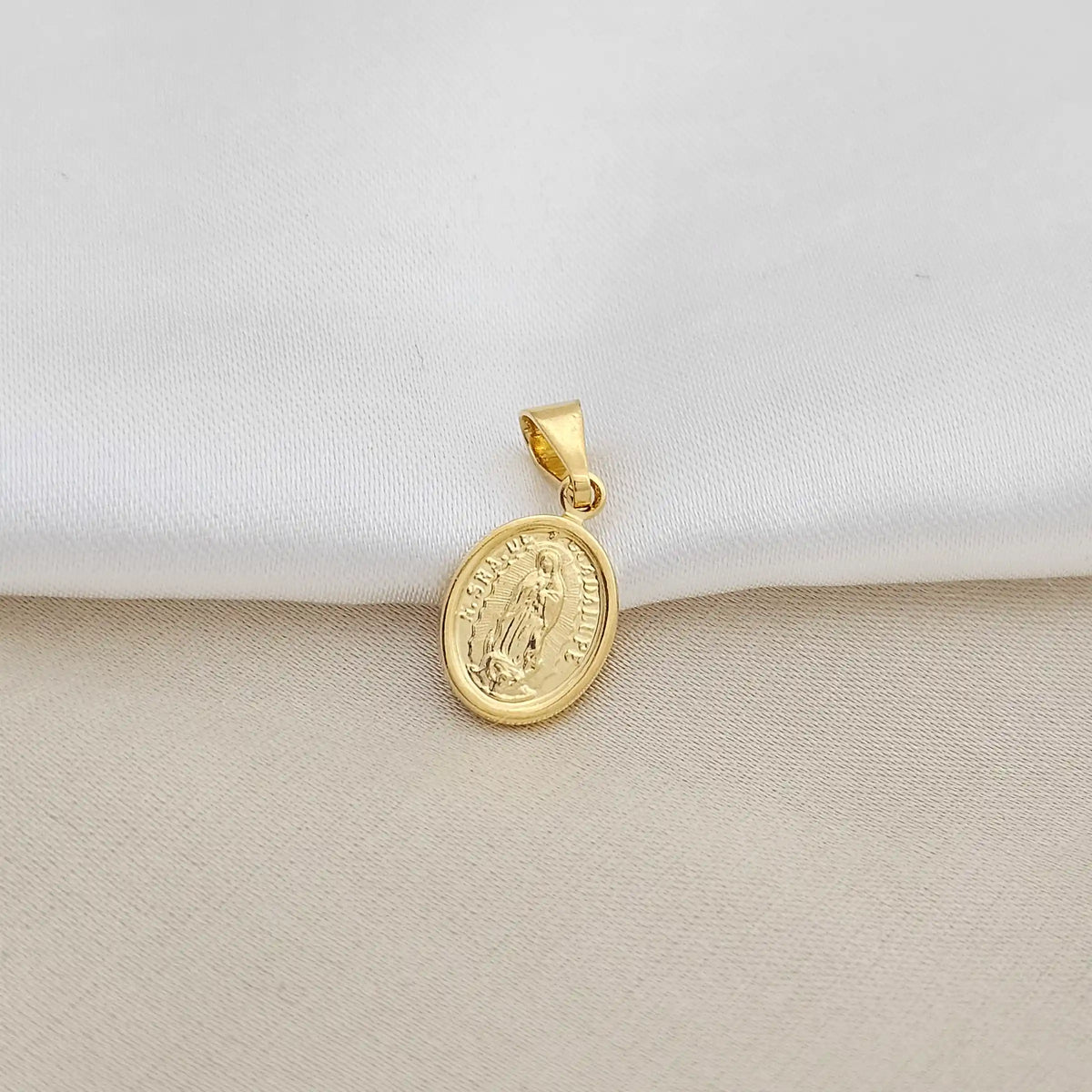 Dije Guadalupe Pequeño Lam 18K - 24542