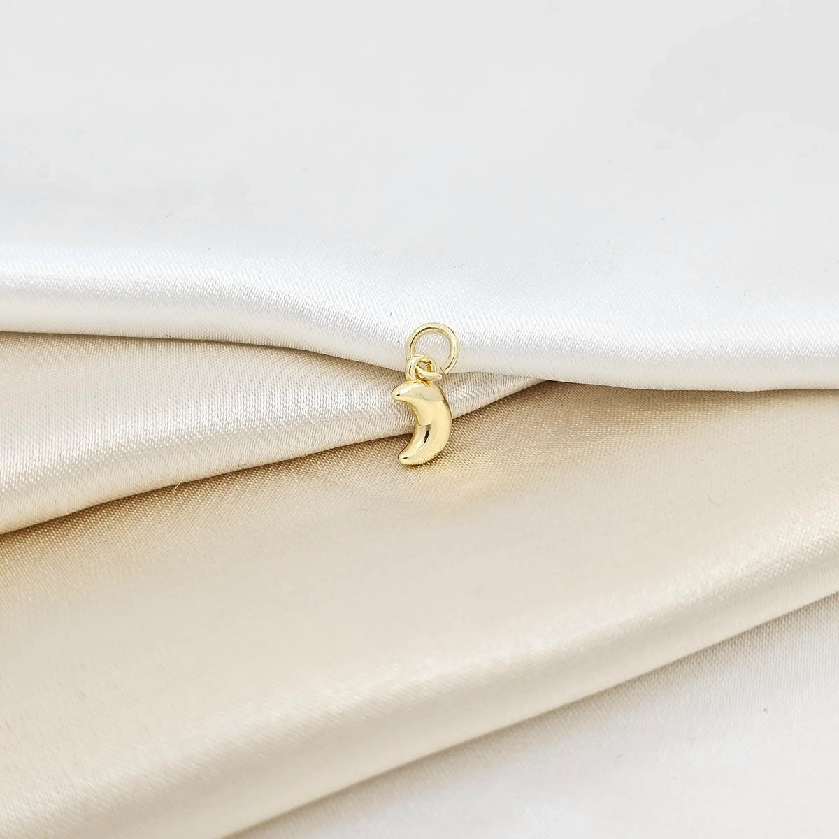 Dije Mini Luna Dorado Rf K7089