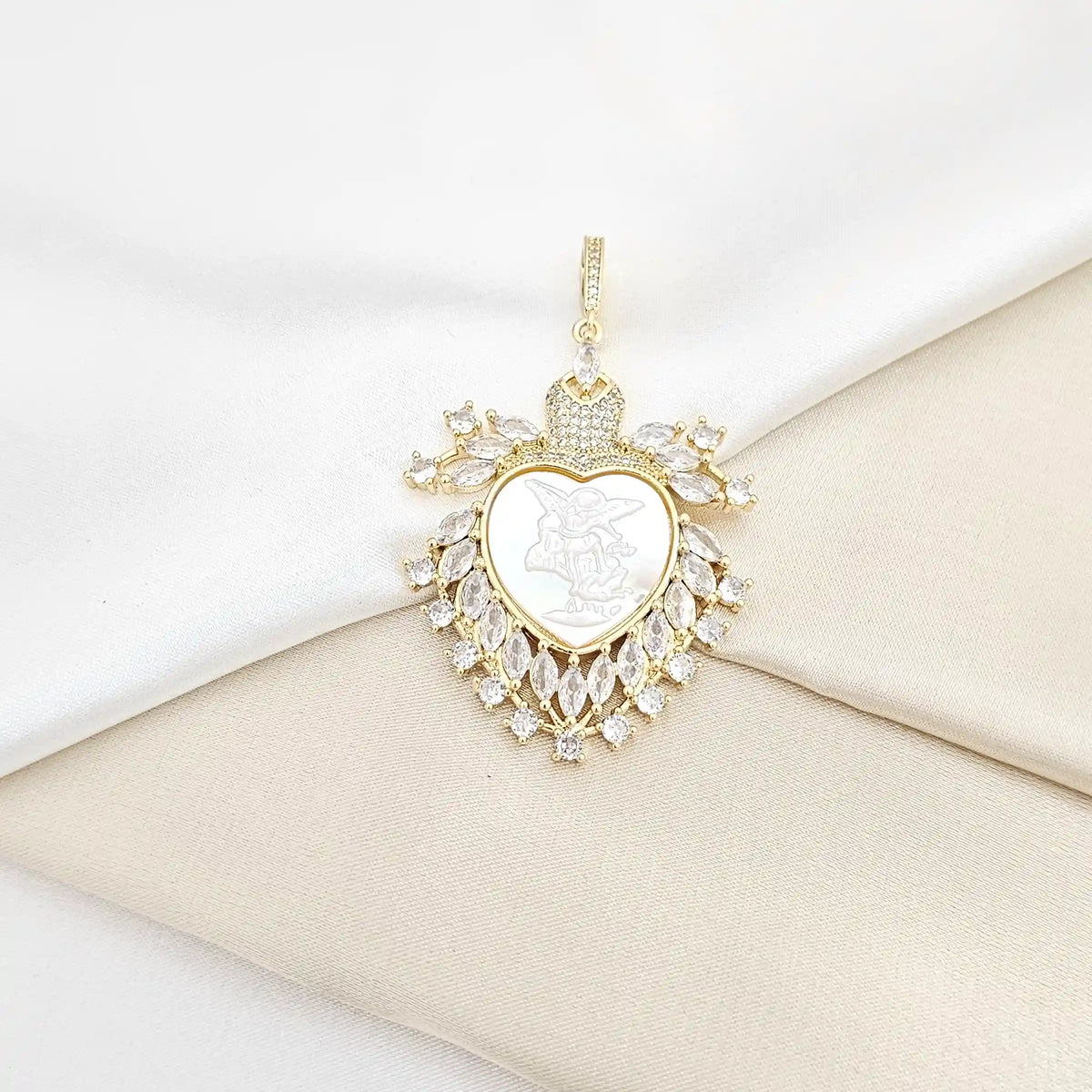 Dije Nacar Corazon Angel Arcangel Dorado Rf K6577