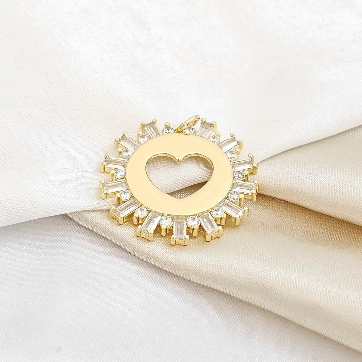 Dije Sol Con Corazon Y Circones Dorado Rf K4997