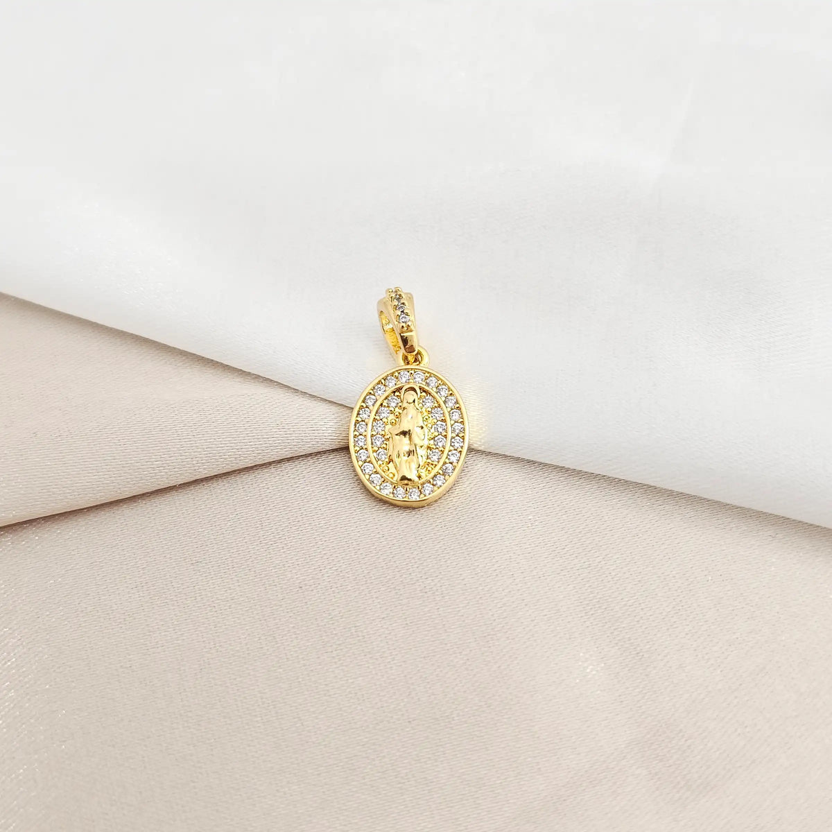 Dije Virgen Maria Milagrosa Lam 18K B/23318