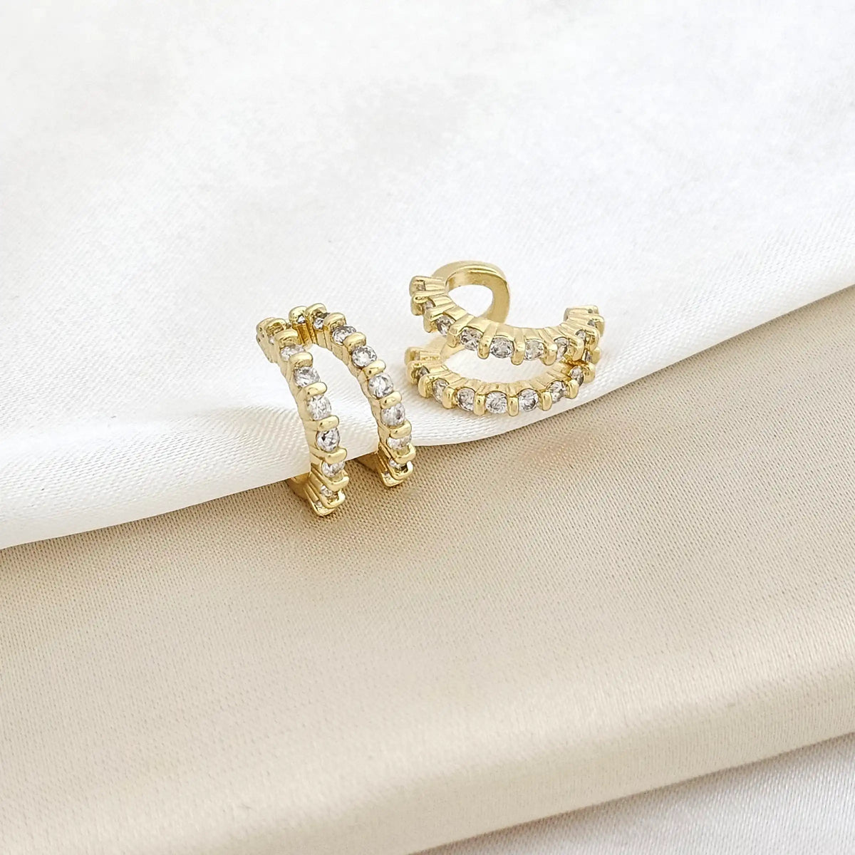 Earcuff Circones En Doble Linea Dorado Rf K3395