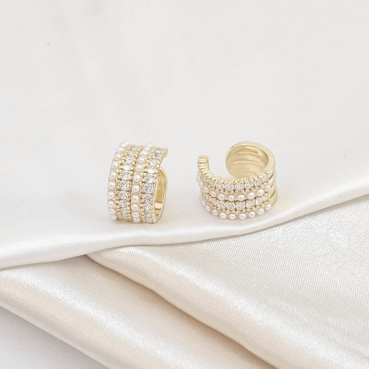 Earcuff Circones Y Perlas Cuatro Lineas Dorado Rf K4796